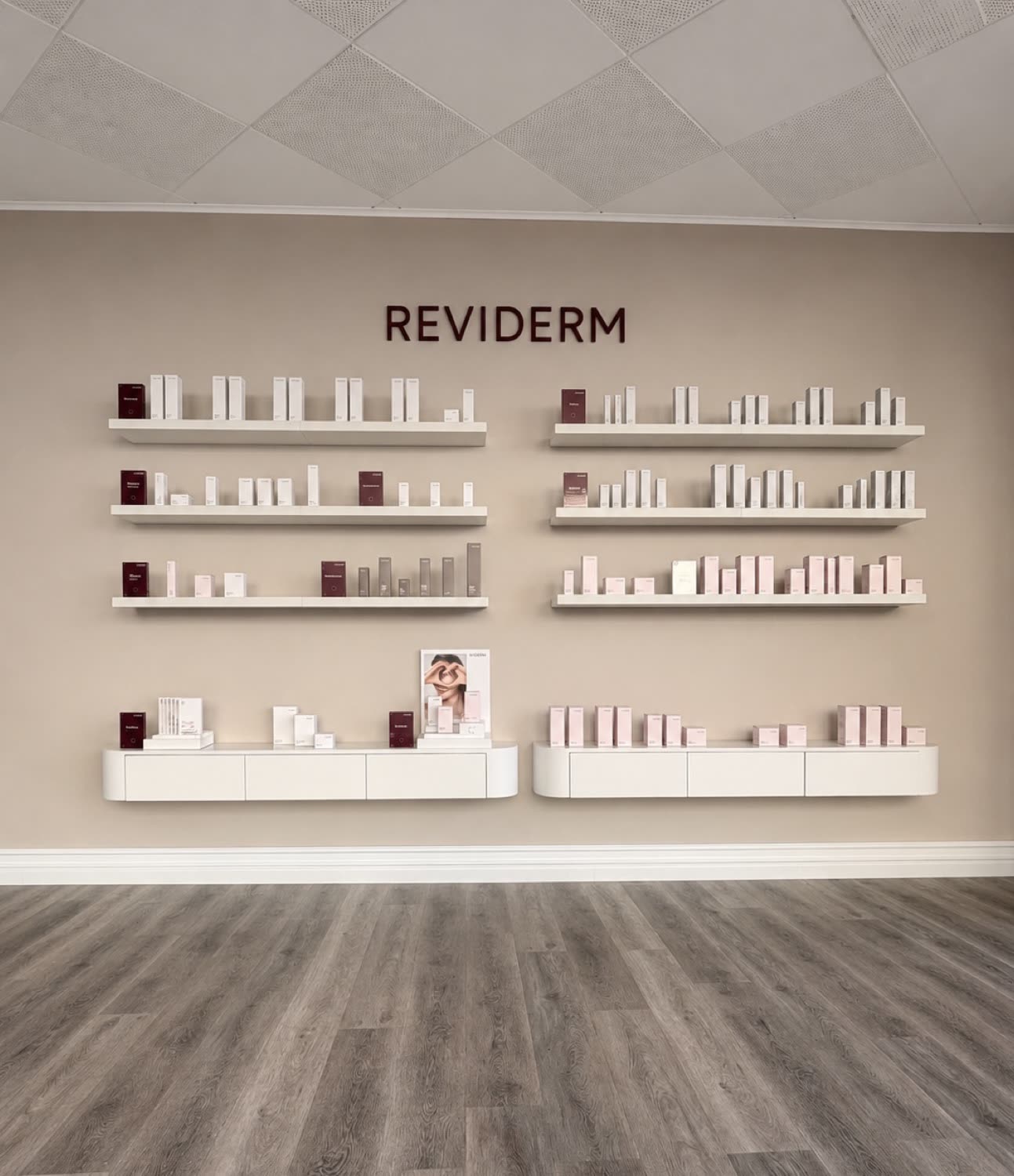 Produits de soin REVIDERM chez SILKSKIN